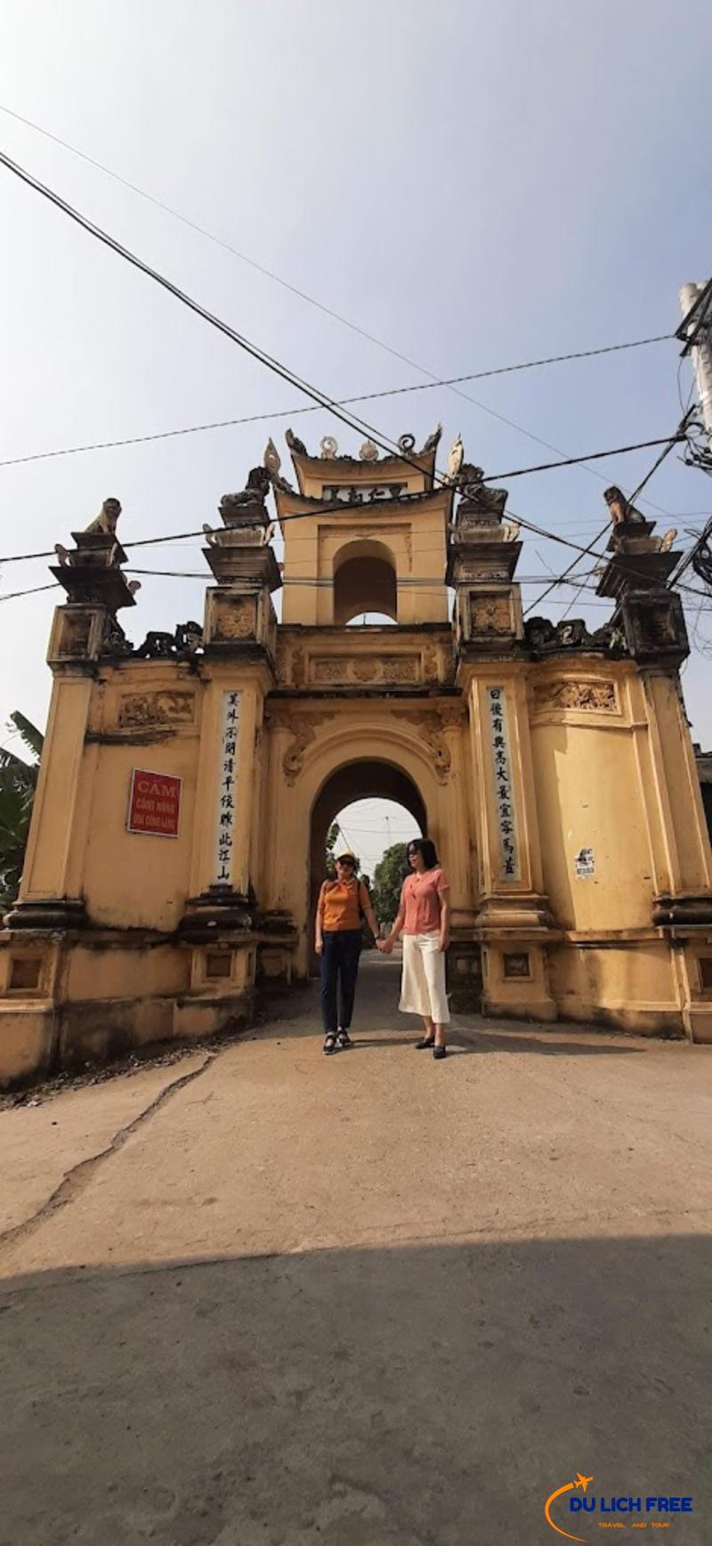 Check-in siêu hoài cổ tại Cổng làng Cựu