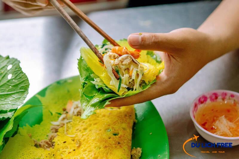 Bánh xèo hải sản thơm ngon tại Nha Trang