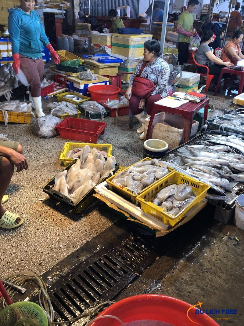 Bỏ túi cách mua hải sản tươi ngon tại chợ đầu mối thủy sản Thọ Quang