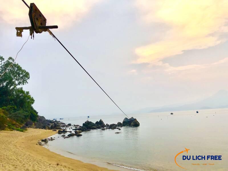 Đu dây trên không zipline