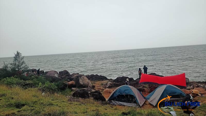 Camping cực chill tại bãi đá đen Sơn Trà