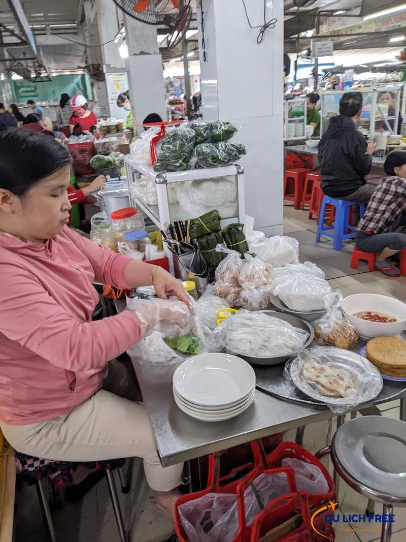 Các hàng ẩm thực truyền thống miền trung tại chợ Mới Đà Nẵng