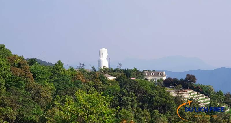 View chùa linh ứng Bà Nà Hills tại Đà Nẵng