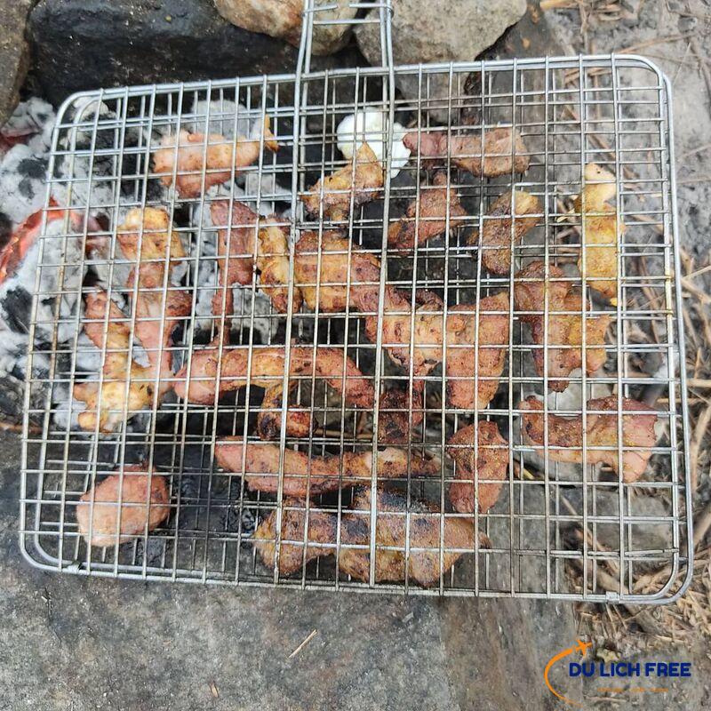 Thưởng thức BBQ tại hồ Xanh