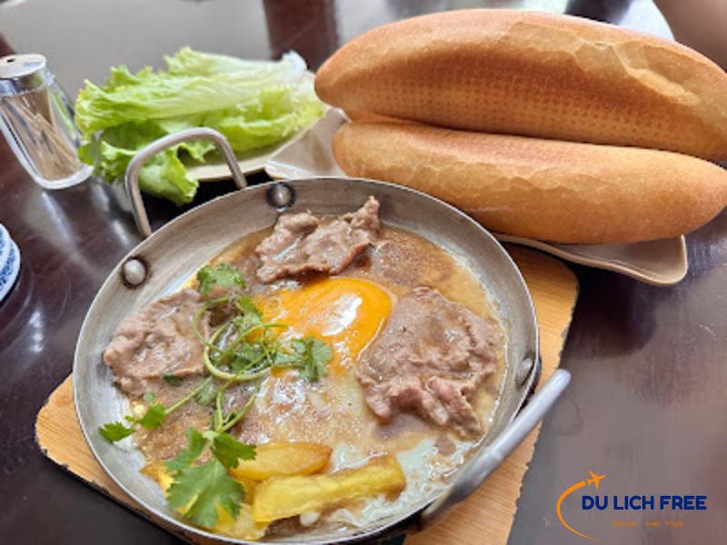 Cô Liên | Bánh mì chảo Huỳnh Thúc Kháng, hương vị khó quên