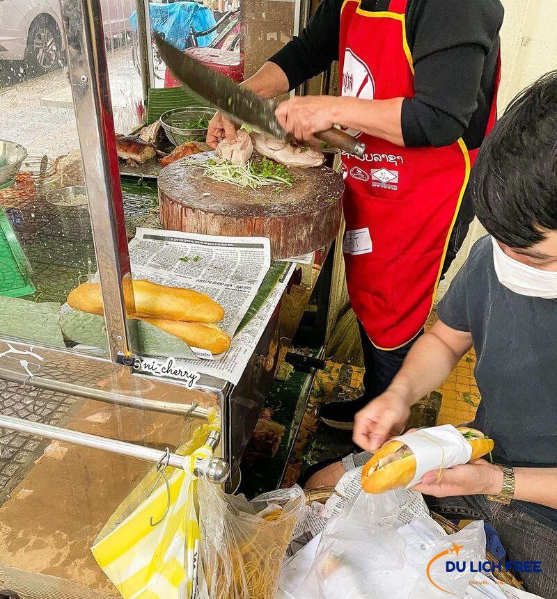 Bánh mì heo quay Đà Nẵng Cô Thông